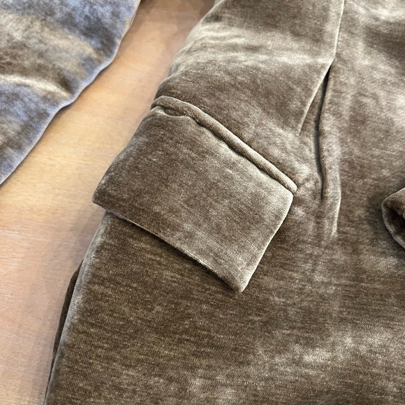 Commense Women's Velvet Blazer in Taupe - Picture 3 of 9